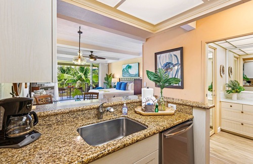 Kaanapali Condominio | Whaler 518 Oceanview Studio Condo Condo by RedAwning
