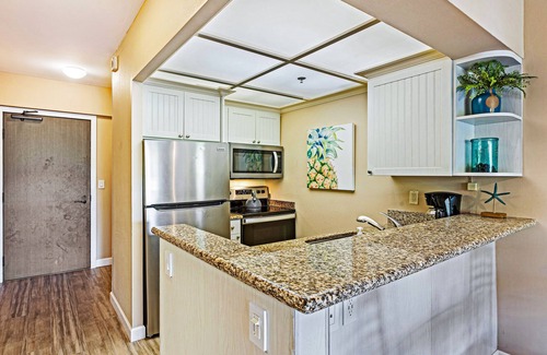Kaanapali Condominio | Whaler 518 Oceanview Studio Condo Condo by RedAwning
