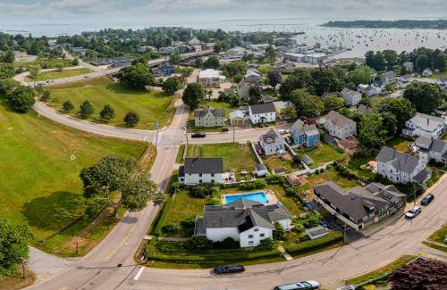 Stonington Apartamento | Whalers Rest A Bright and Historic 2BR Flat in Stonington Borough