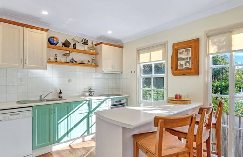 Hyams Beach Cabaña | Whalers Retreat superb 3 bedroom cottage in a quiet pocket of Hyams Beach.
