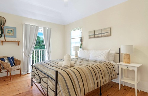Hyams Beach Cabaña | Whalers Retreat superb 3 bedroom cottage in a quiet pocket of Hyams Beach.