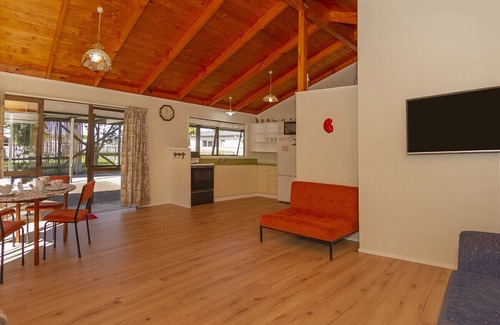 Whangamata Cabaña | Whangamata Wonder - Whangamata Holiday Home