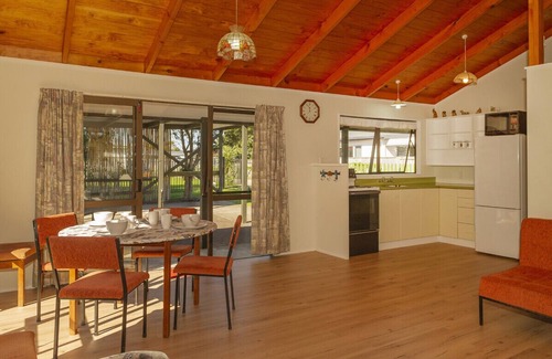 Whangamata Cabaña | Whangamata Wonder - Whangamata Holiday Home