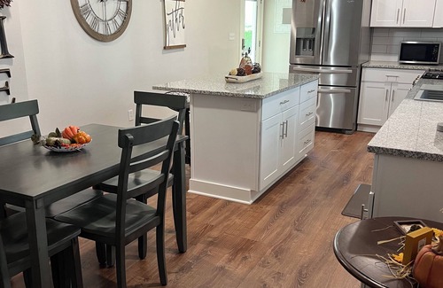Shiner Casa | Whatchamacallit Haus, Downtown Shiner House