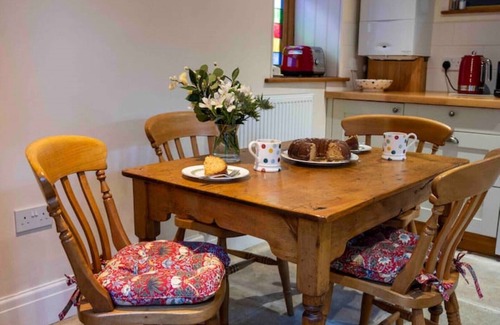 Beaminster Cabaña | Whatley Cottage, Rural Retreat. Pet Friendly.
