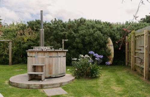 Helston Casa | Wheal Rose - Hot Tub - Parking - Free WiFi - On-Site Activities