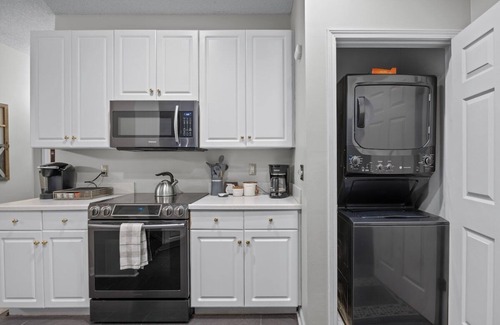 Murraysville Casa | Wheatfields Home · Amazing Location+Fire Pit+Games| Backyard Bungalow