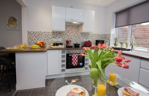 Doncaster Casa | Wheatley House - Newly renovated 3 bed property, walking distance from Doncaster town centre and ...