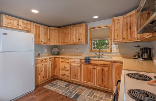 Lakewood Cabina | Wheeler Lake home- Great for Groups, Dock + Fire Pit