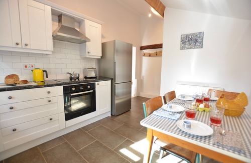 Walpole Cabaña | WHEELWRIGHT'S BARN, pet friendly, with open fire in Halesworth