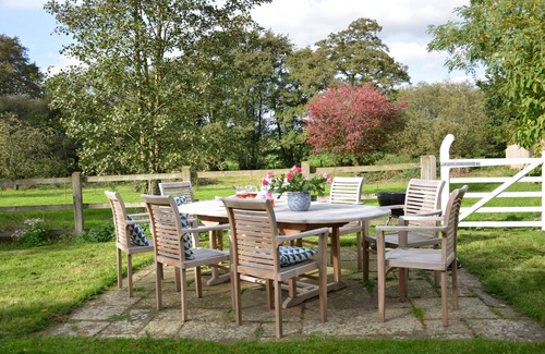 Walpole Cabaña | WHEELWRIGHT'S BARN, pet friendly, with open fire in Halesworth