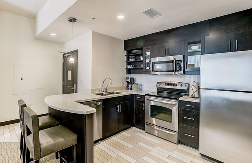 Northeast Virginia Beach Hotel | Where Beach Memories Begin! Fully-equipped Kitchen, Swimming Pool, Ocean Front!