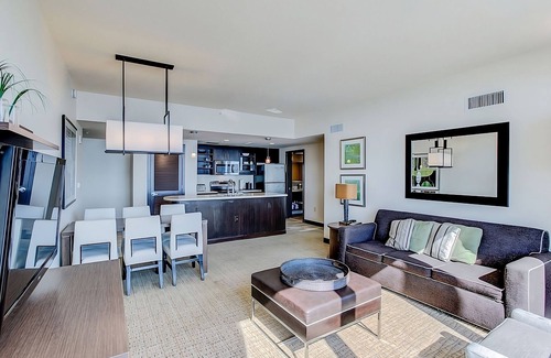 Northeast Virginia Beach Hotel | Where Beach Memories Begin! Fully-equipped Kitchen, Swimming Pool, Ocean Front!