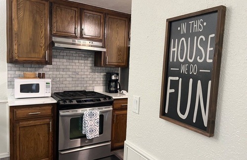 Yukon Casa | Where Buffalo Roam. Sleeps 5. Wi-fi. Fenced yard.