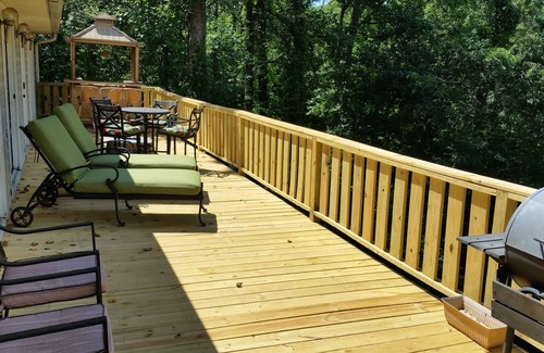 Gainesville Casa | Bañera de hidromasaje "Where Fun And Luxury Mingle", Tiki Bar, Quiet Cove on the water