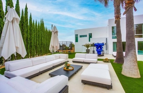 La Jolla Heights Villa | Where luxury & modern elegance blend to create and unforgettable vacation.