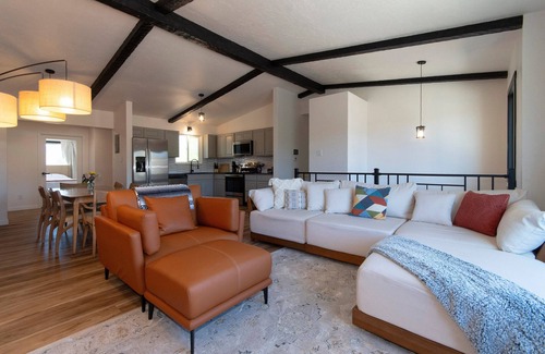Colorado Springs Casa | Where Old Colorado City meets Garden of the Gods
