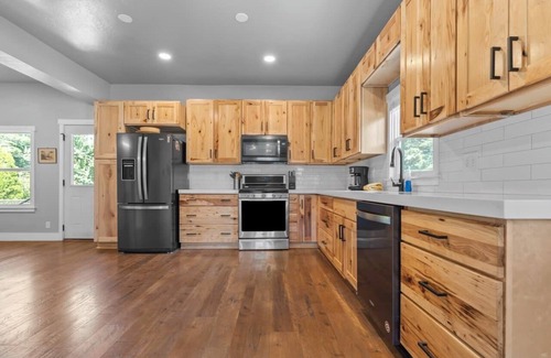South Perry District Casa | Where the Cool Kids Stay | Hot Tub + Perry