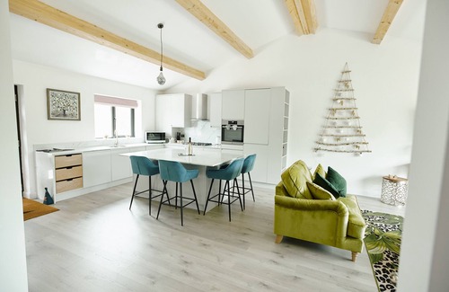 Settle Cabaña | WHERNSIDE LODGE, luxury holiday cottage, with a garden in Settle