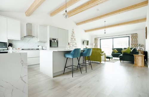 Settle Cabaña | WHERNSIDE LODGE, luxury holiday cottage, with a garden in Settle