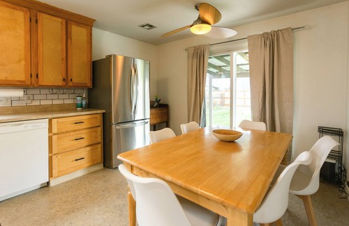 Central Point Casa | This house is a 3 bedroom(s), 2 bathrooms, located in Central Point, OR.