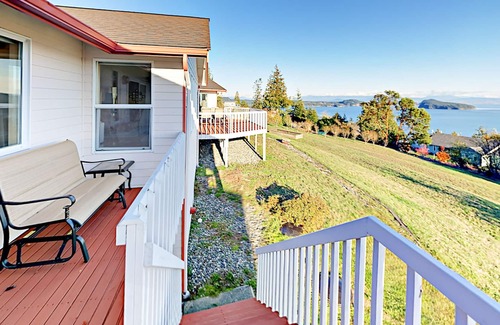 Oak Harbor Casa | Whidbey Island Getaway w/ Incredible Views of Skagit Bay