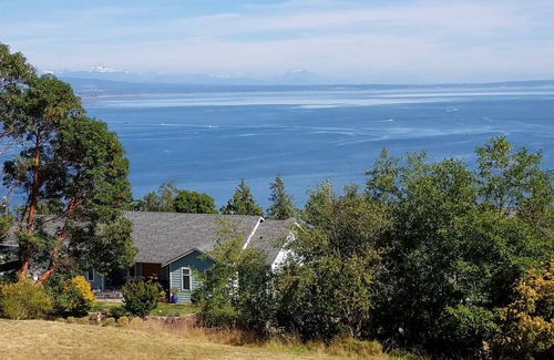 Oak Harbor Casa | Whidbey Island Getaway w/ Incredible Views of Skagit Bay