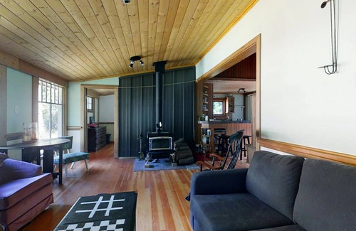 Savary Island Cabaña | Whimsical 4 bedrooms + one loft cottage on Savary Island