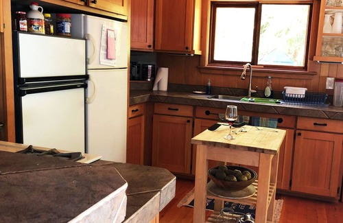 Savary Island Cabaña | Whimsical 4 bedrooms + one loft cottage on Savary Island