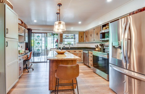 Athens Casa | Whimsical Athens Home - 3 Mi to Sanford Stadium