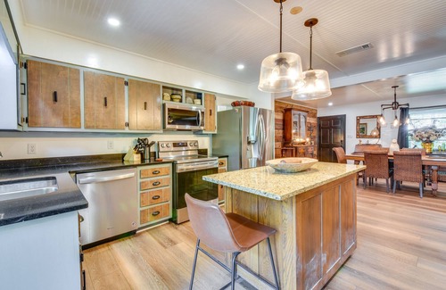 Athens Casa | Whimsical Athens Home - 3 Mi to Sanford Stadium