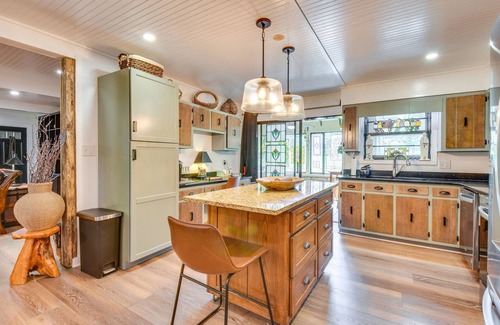 Athens Casa | Whimsical Athens Home - 3 Mi to Sanford Stadium