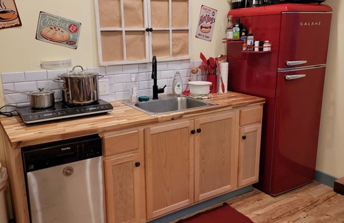 Bolton Apartamento | Whimsical PNW Nostalgic 3-bedroom apartment in peaceful West Linn with AC, WiFi