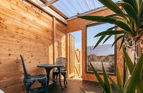 Mabe Cabina | Whimsical Wagon with Huge Outdoor Bathtub