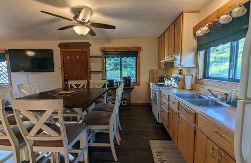 Irwin Casa | Whippoorwill Cabin, a pet-friendly retreat in Swan Valley