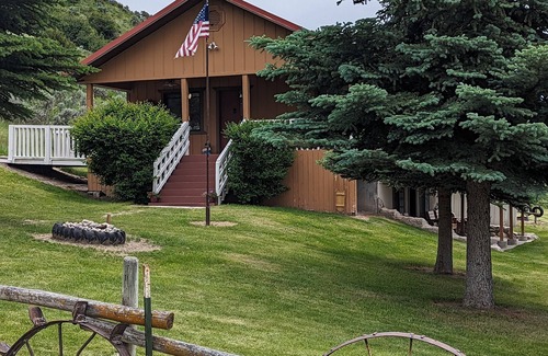 Irwin Casa | Whippoorwill Cabin, a pet-friendly retreat in Swan Valley