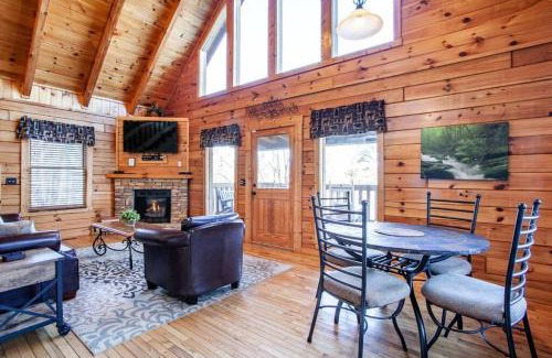 Gatlinburg Casa | Whisk A Way with Hot Tub, Pool Table and Jacuzzi
