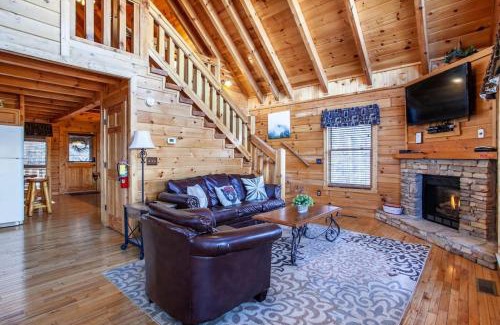 Gatlinburg Casa | Whisk A Way with Hot Tub, Pool Table and Jacuzzi
