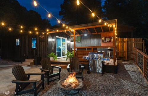 Jefferson Casa | Whiskey Barrel, Hot Tub, Waterfront, Pickleball