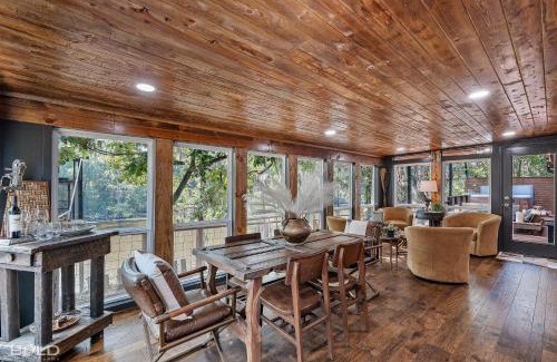 Jefferson Casa | Whiskey Barrel, Hot Tub, Waterfront, Pickleball
