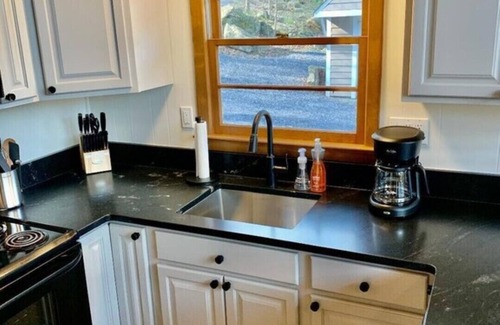 Front Royal Cabina | Whiskey Hill Cabin a Mountain escape in Virginia Wine country.