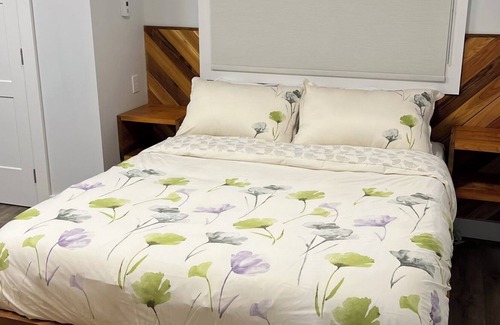 Port Alberni Apartamento | Whiskey Jack Suite A modern, cozy, space; perfect for any occasion !