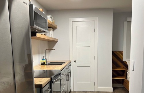Port Alberni Apartamento | Whiskey Jack Suite A modern, cozy, space; perfect for any occasion !