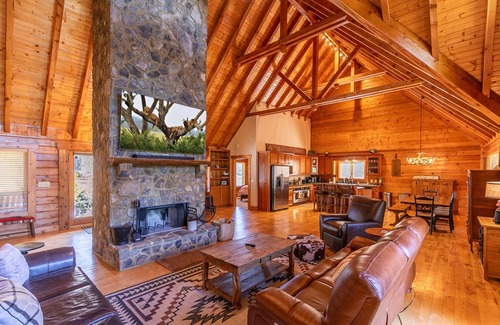Jefferson Casa | Whiskey River by the New - hot tub, game room, New River access!