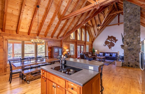 Jefferson Casa | Whiskey River by the New - hot tub, game room, New River access!