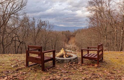 Bryson City Casa | Whiskey Run Cabin, Spectacular Mountain Views