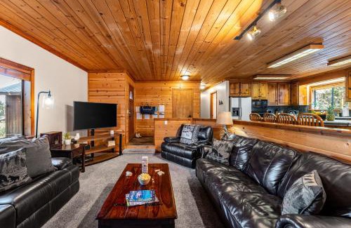 Truckee Casa | Whiskey Springs by AvantStay Classic Cabin Near Tahoe Donner Ski Area