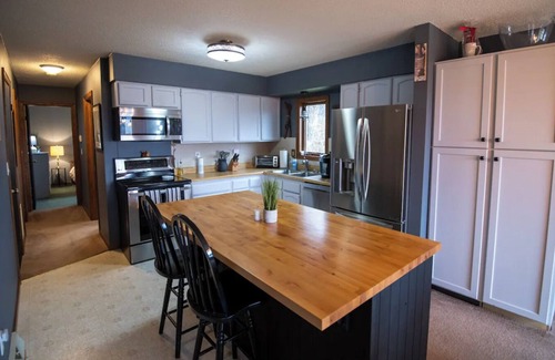 Chester Casa | WhiSki Cabin - 12 Acres With a Mountain View!
