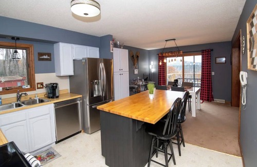 Chester Casa | WhiSki Cabin - 12 Acres With a Mountain View!