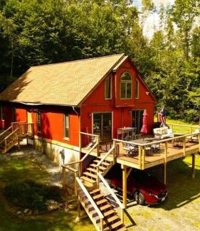 Chester Casa | WhiSki Cabin *12-acres with mountain views!*
